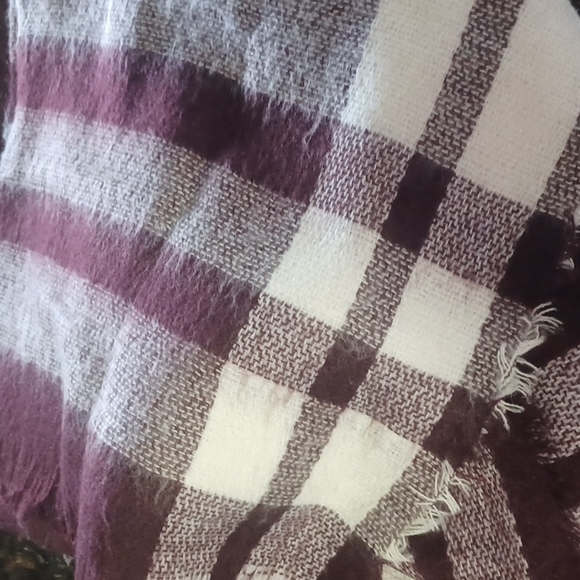 Scarf - Picture 2 of 3